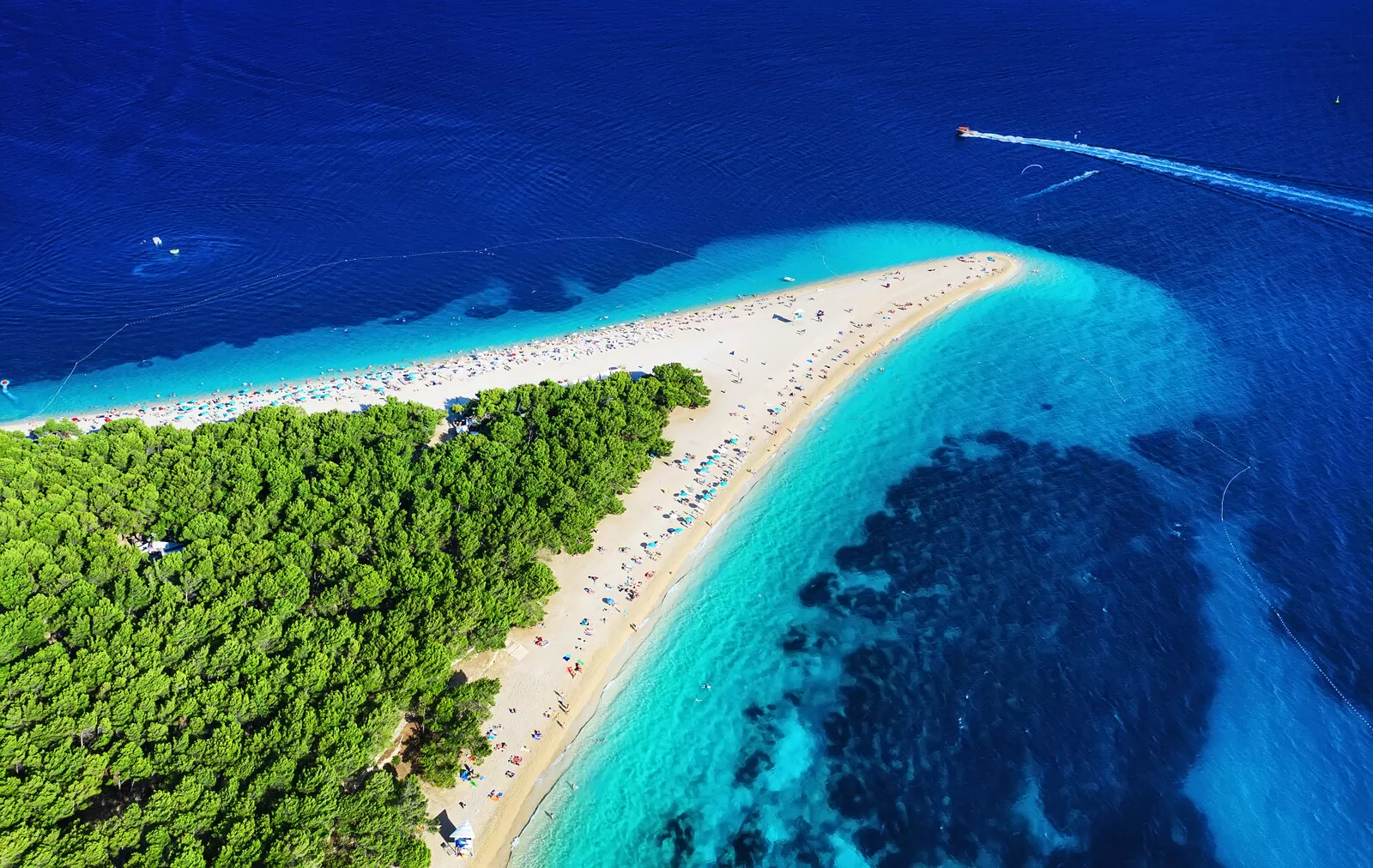 Der wunderschöne Strand Zlatni Rat auf der Insel Brač