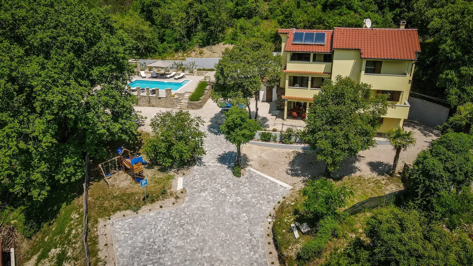 Šarmantna Villa Brbon smještena u Istri je idealan odabir za obiteljski odmor