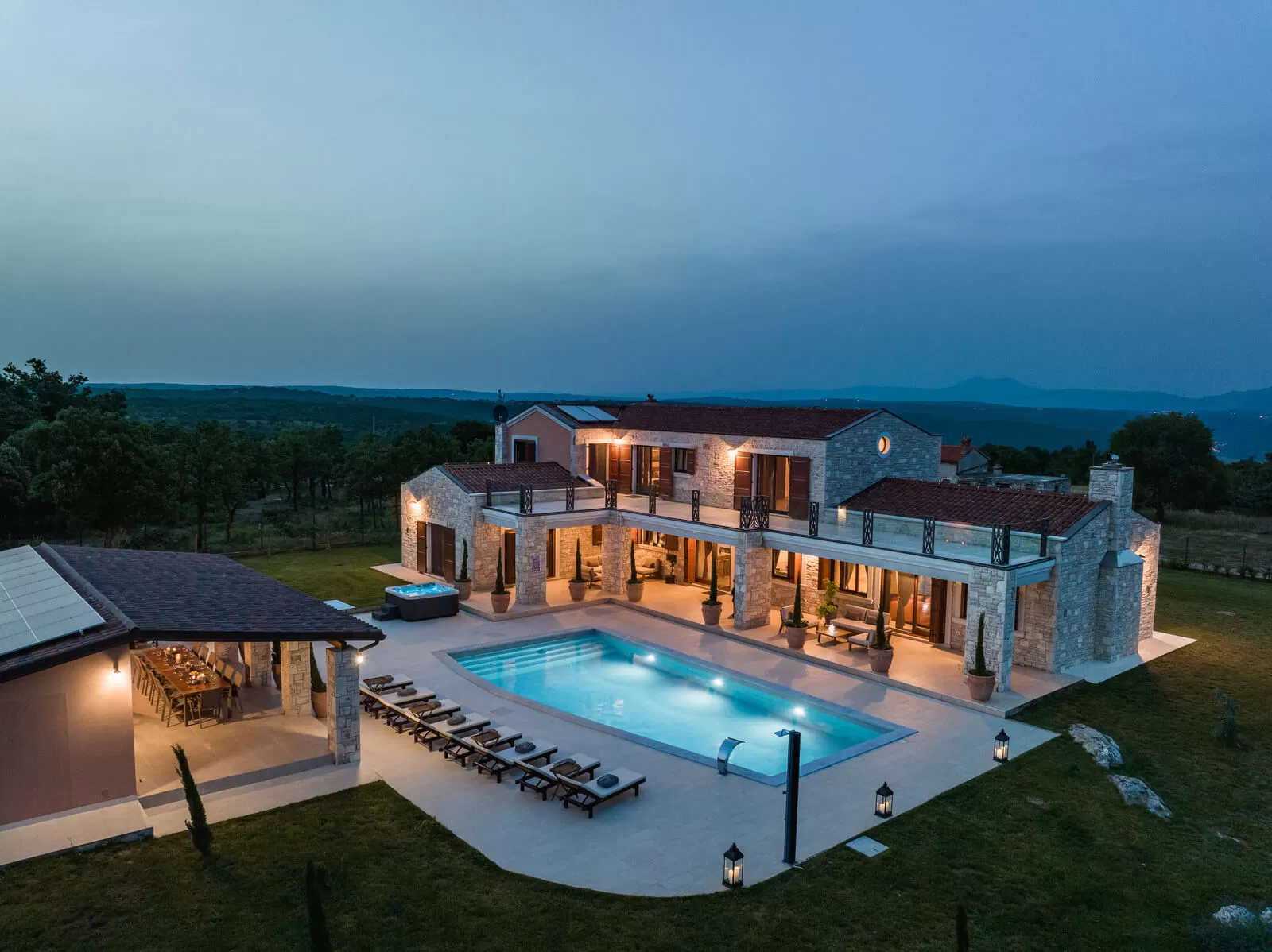 Villa Antea mit großem Garten und luxuriösem Interieur für anspruchsvolle Hochzeitszeremonien.