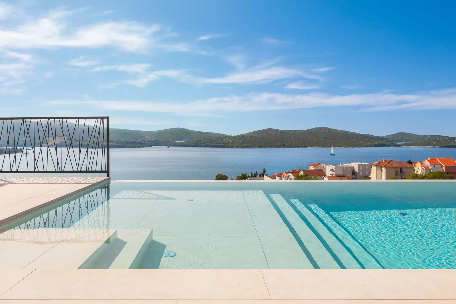 Prostrana Villa Jadranka s velikom sunčanom terasom.