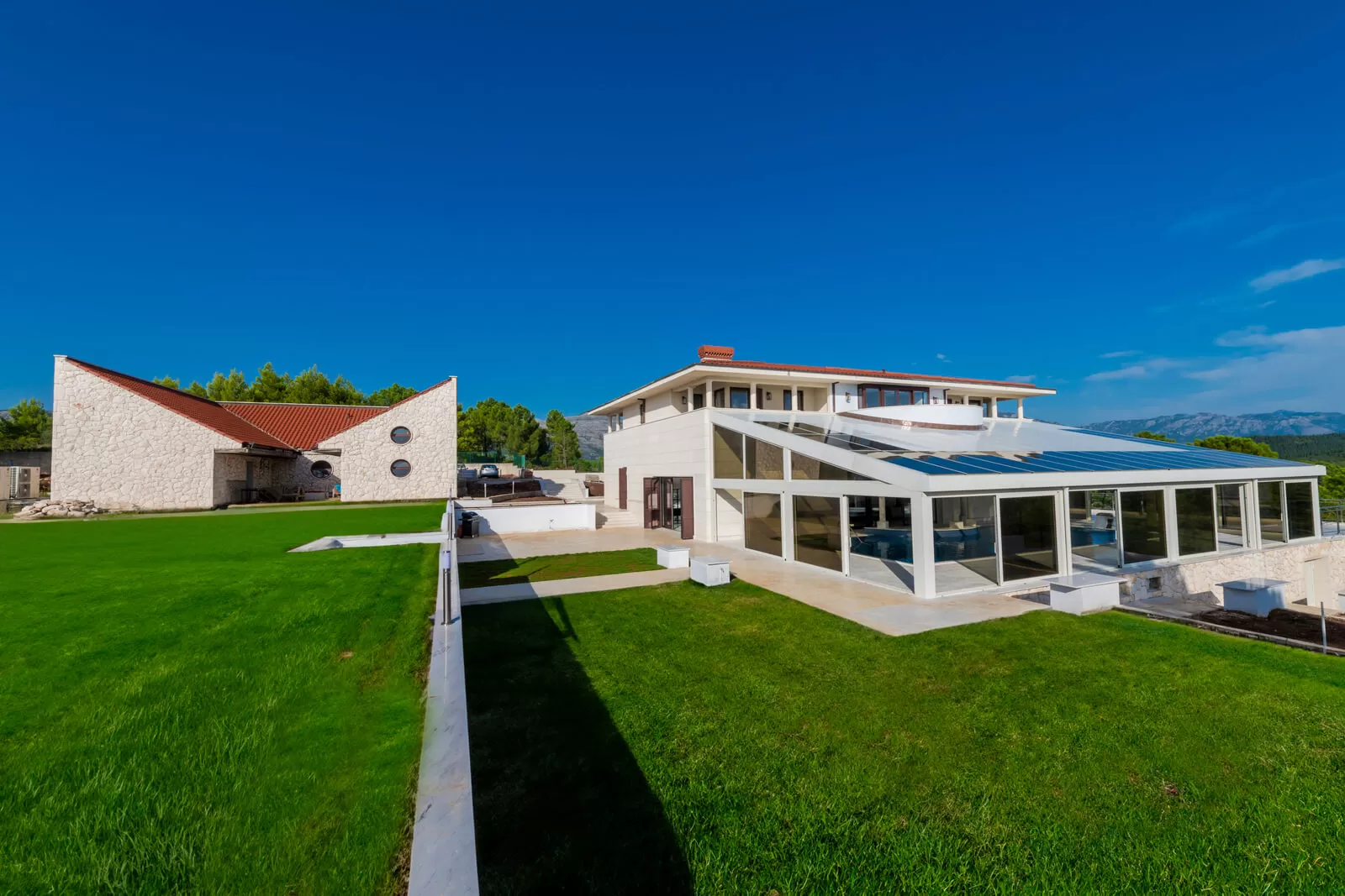 Luxusvilla Seraphina mit großem Grundstück, ideal für anspruchsvolle Hochzeiten im Freien