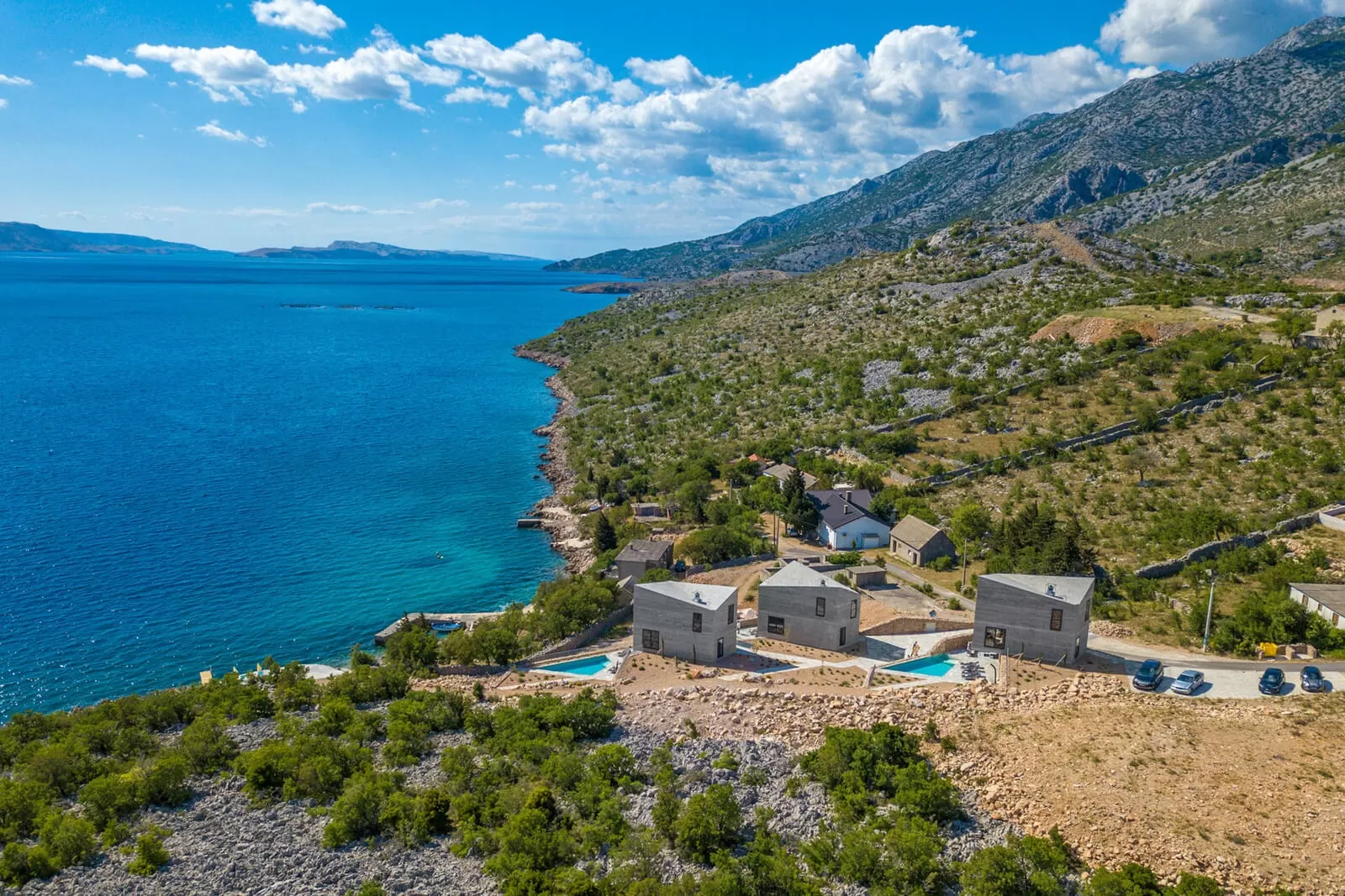 Luxury seafront villas for rent with pool 