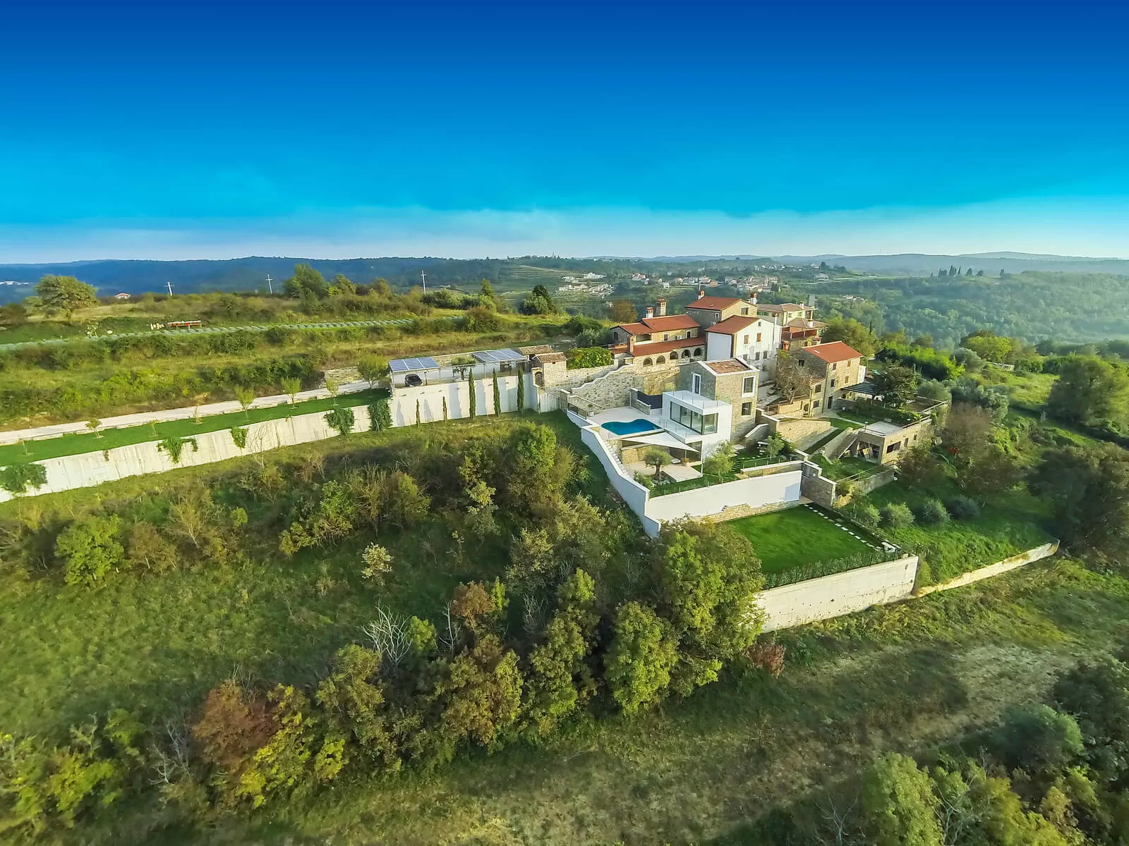 Čarobna Villa Residence Monte okružena brežuljcima i bogatim vinogradima