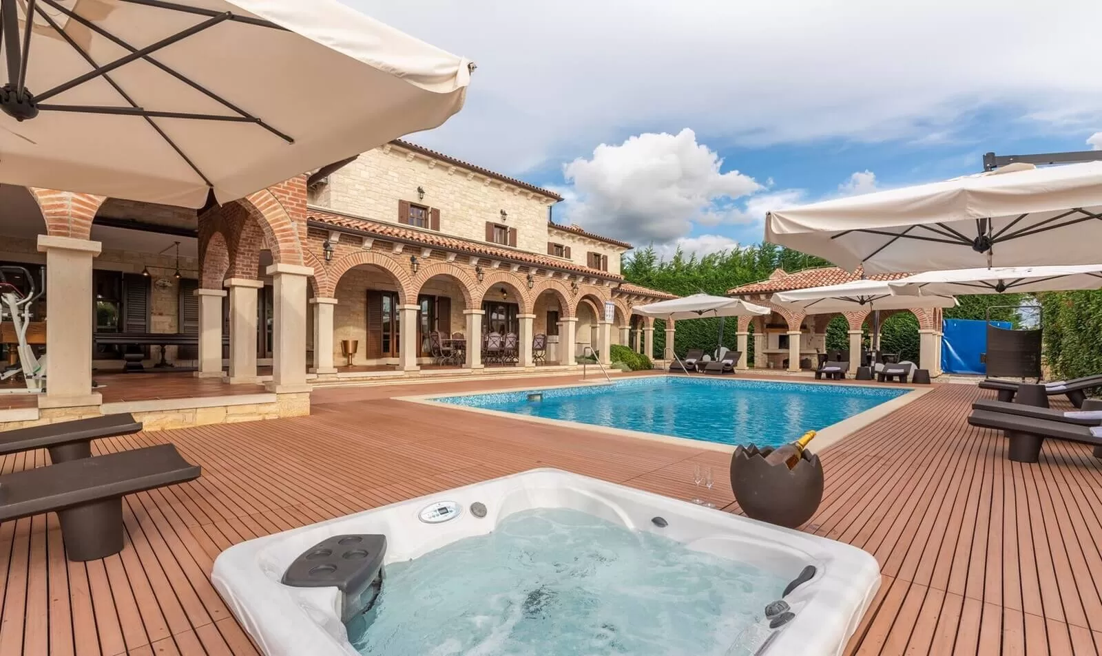 Luksuzna Villa Carolus 2 u Istri za vjenčanje iz snova