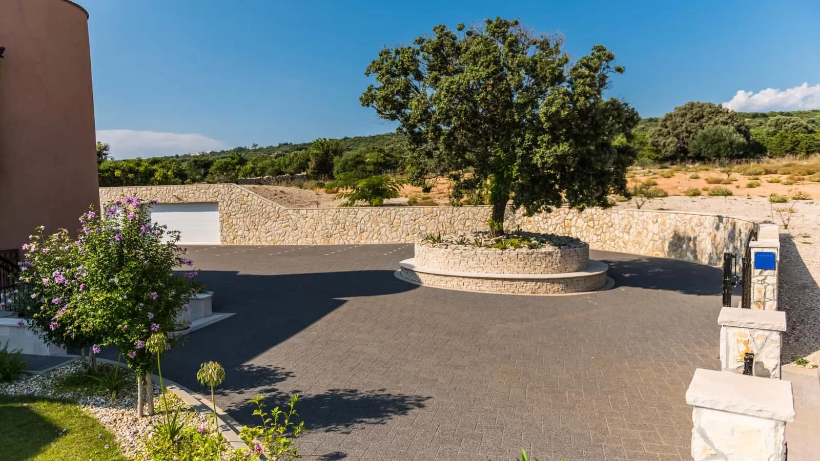 Villa Elvira's Dream