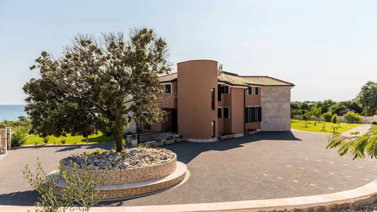 Villa Elvira's Dream