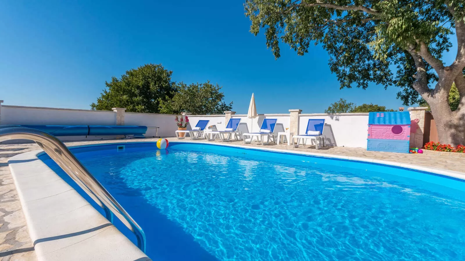 Villa Grandfather's Courtyard