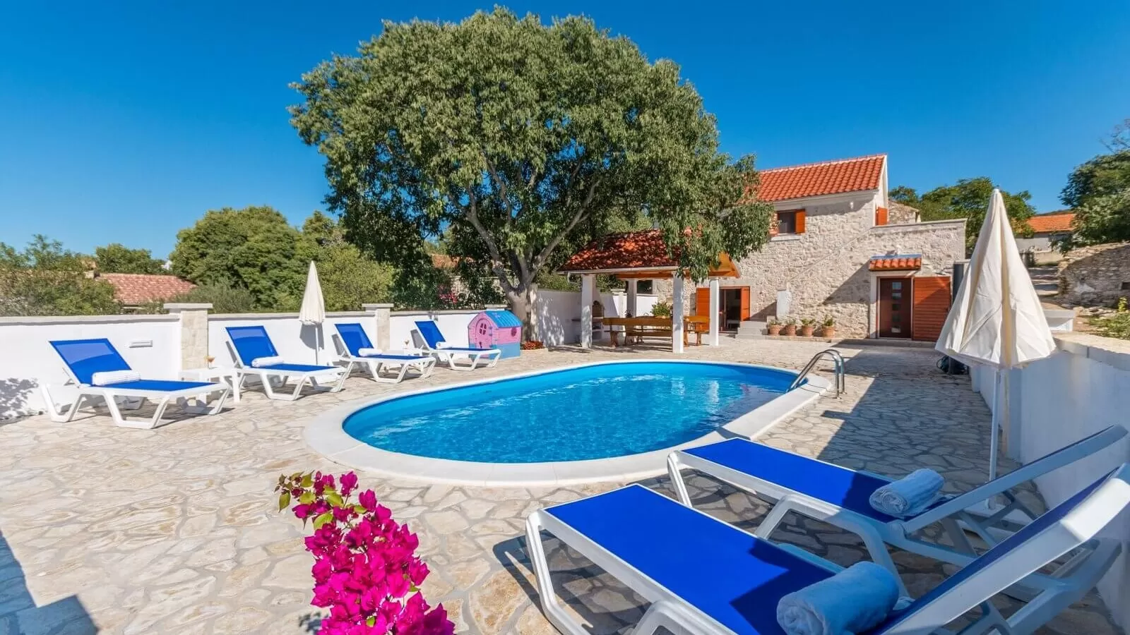 Villa Grandfather's Courtyard