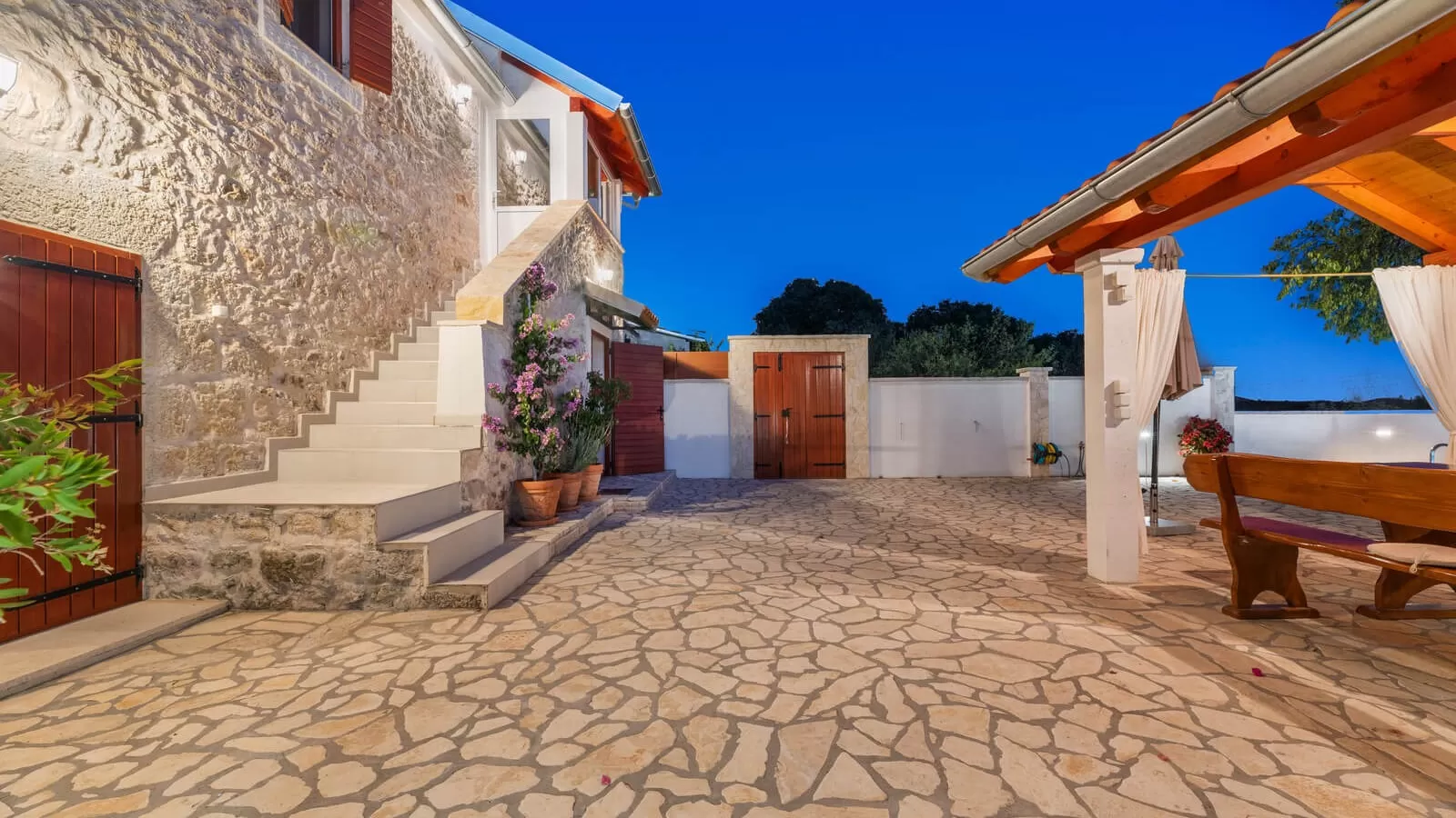 Villa Grandfather's Courtyard